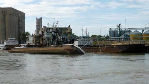 barcos abandonados bahia blanca