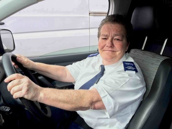  Jill Sanders, oficial del área de Rescate animal 